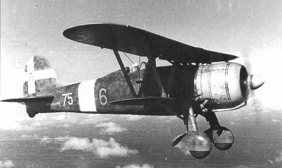Cr 42. Fiat cr.42 falco. истребитель фиат cr 42. итальянский истребитель-биплан фиат cr.32. fiat cr.32 самолет.