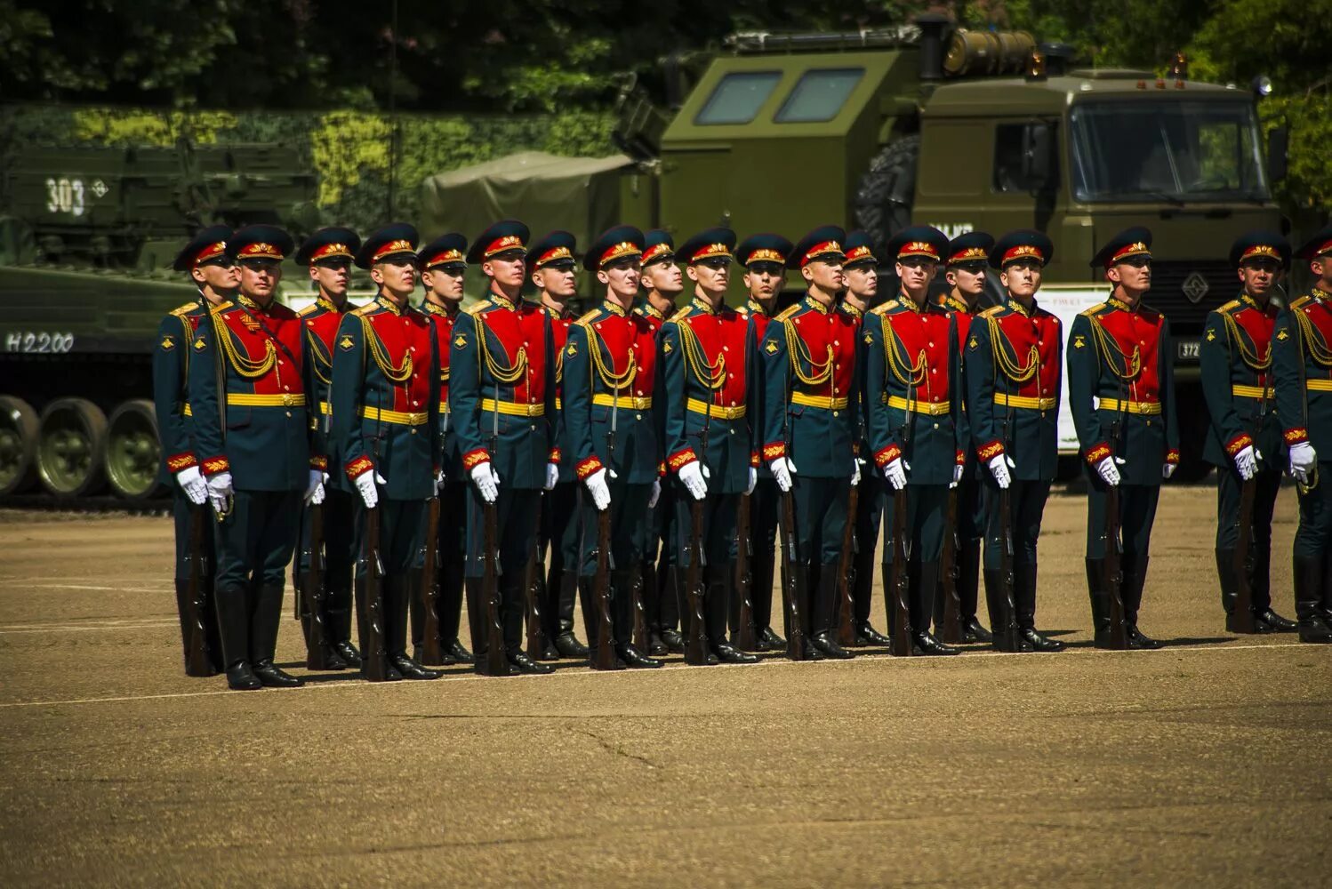 Танковое училище в россии. Казанское командное военное училище. Танковое Казанской училище. Высшее танковое училище Казань. Казанское бронетанковое училище.