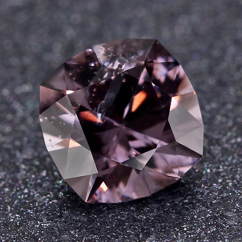 Шпинель и рубин. Шпинель и рубин. Шпинель и рубин. Лал шпинель. Лал-шпинель камень.