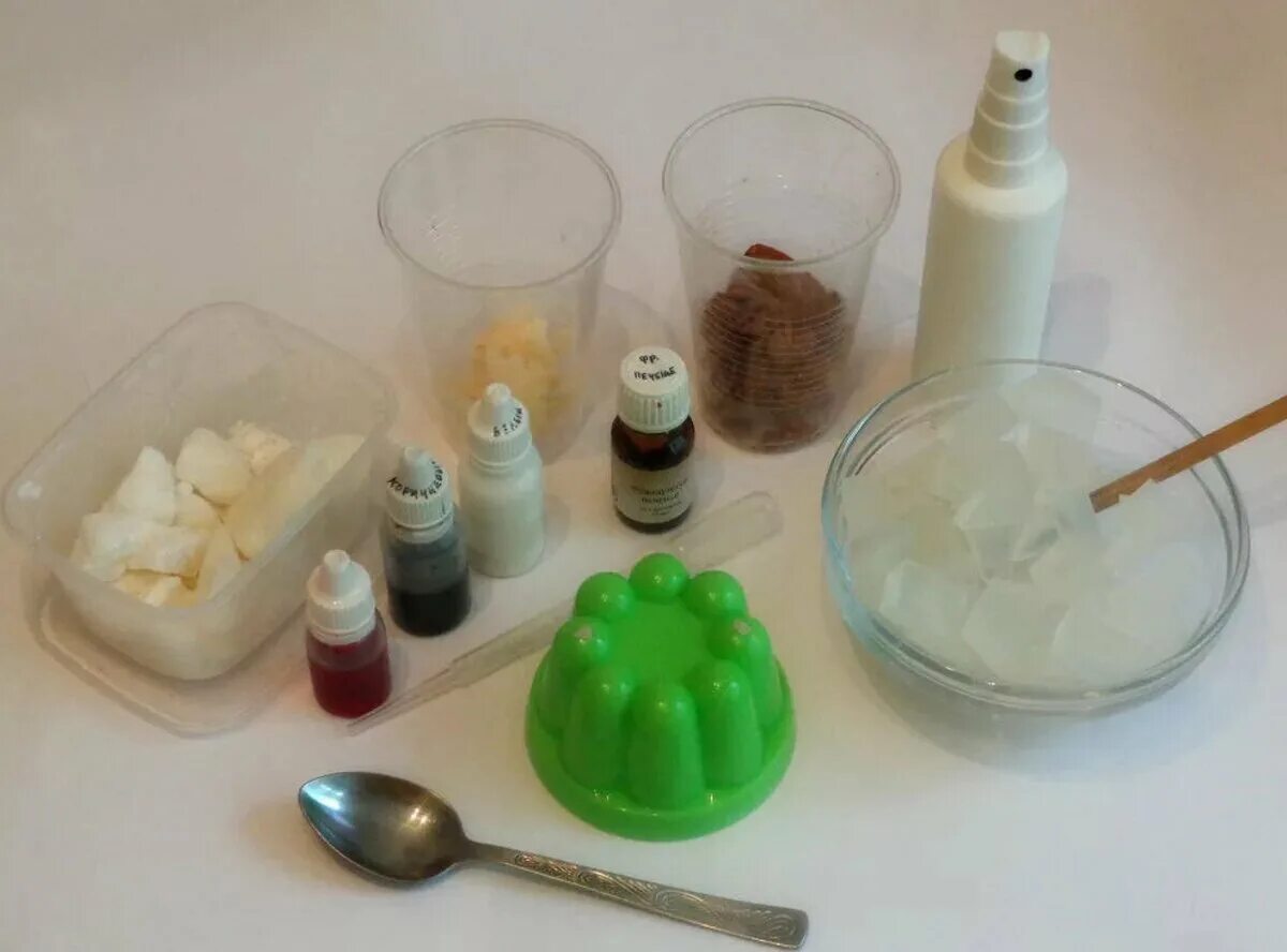 Что нужно для ручного мыла. Материалы для мыловарения. Ингредиенты для мыловарения. Мыловарение необходимое. Ингредиенты для приготовления мыла.