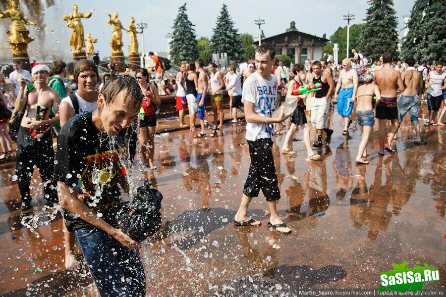 Водная битва на ВВЦ. Водная битва ВДНХ 2014. Водная битва 2010. Водная битва ВДНХ 2023г. Water fights