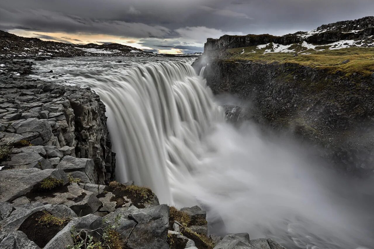 Какой самый мощный водопад. Деттифосс Исландия. Водопад Деттифосс. Исландский водопад Деттифосс. Водопад Деттифосс Прометей.