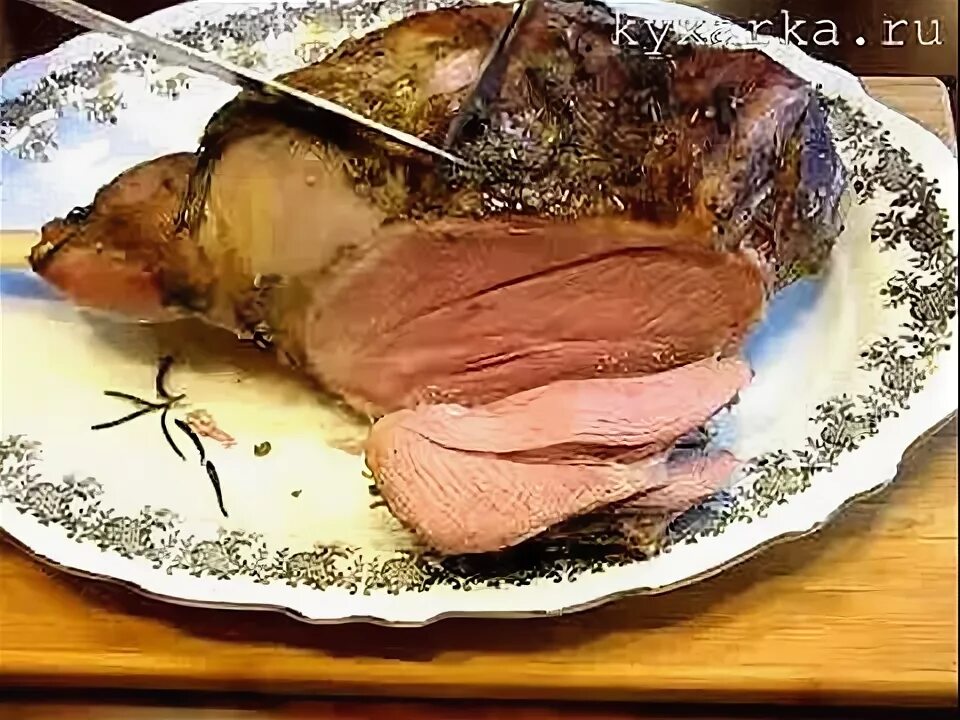 Рецепты запекания бараньей ноги. Рулька баранья запеченная в духовке. баранья нога запеченная фото. свинина с козлятиной в духовке. ноги баранины для холодца.