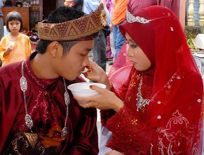 Kakak menggodaku. Kakak menggodaku
