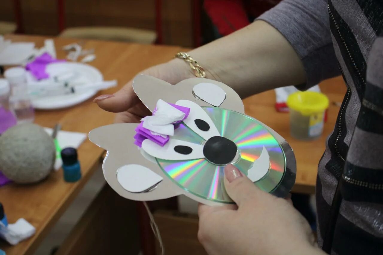 поделкаиз бросого материала. мастер класс из вторсырья для детей. поделки из вторичного сырья. поделки из бросового материала. поделки из вторичного материала.