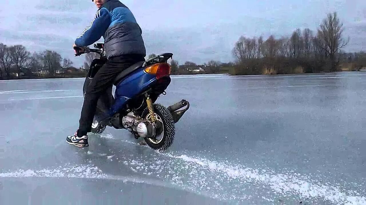 Видео скутеры покажи видео скутеров. Дрифт скутер. Покатушки на скутере. Скутер для зимы. Скутер покатушки дрифт.