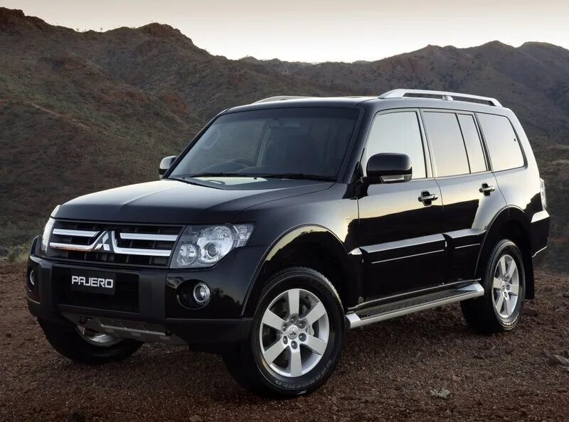 Авито россия мицубиси паджеро. Mitsubishi Pajero. Мицубиси Паджеро 4. Митсубиси внедорожникподжеро. Машина Митсубиси Паджеро 4 2010.