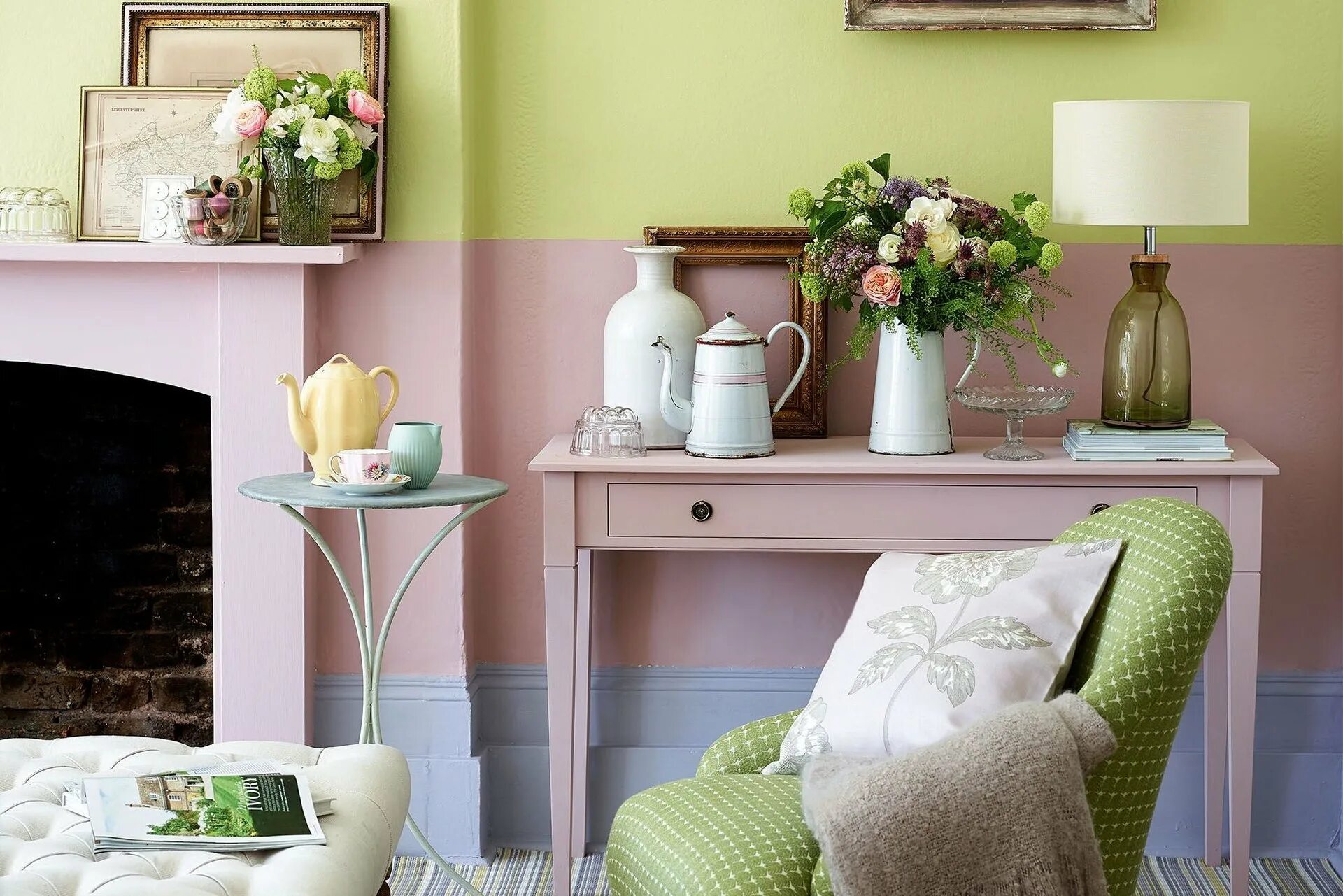 Фисташковый цвет сочетание. Интерьер в па тельных тонмх. Фисташковый цвет стен. Оливковый цвет в интерьере. Фисташковый цвет в интерьере спальни.