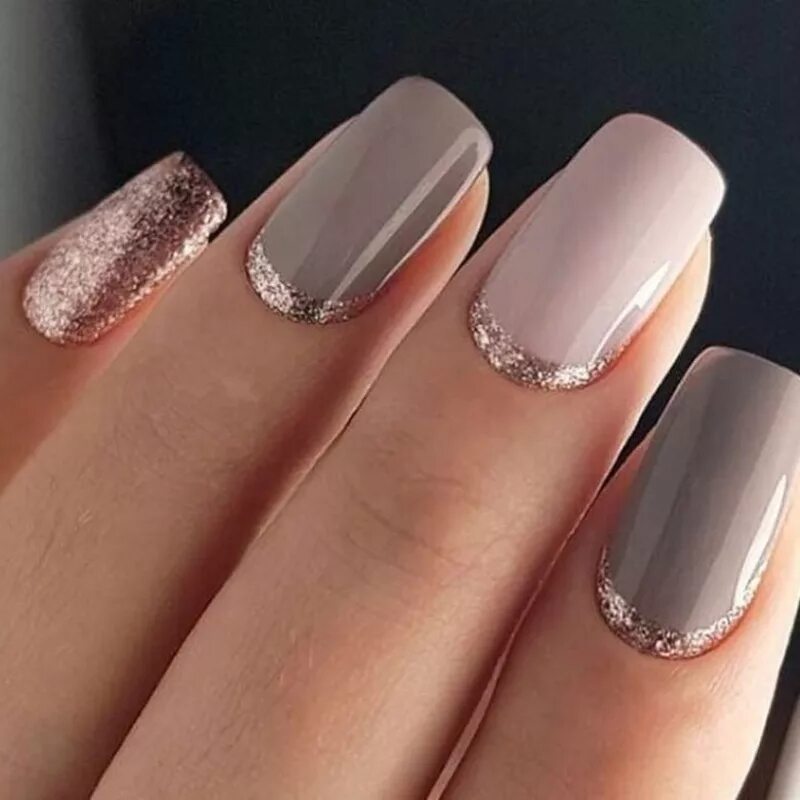 изысканный маникюр. элегантный дизайн маникюра 2023. ногти классика. женственный маникюр. красивый маникюр в светлых тонах.