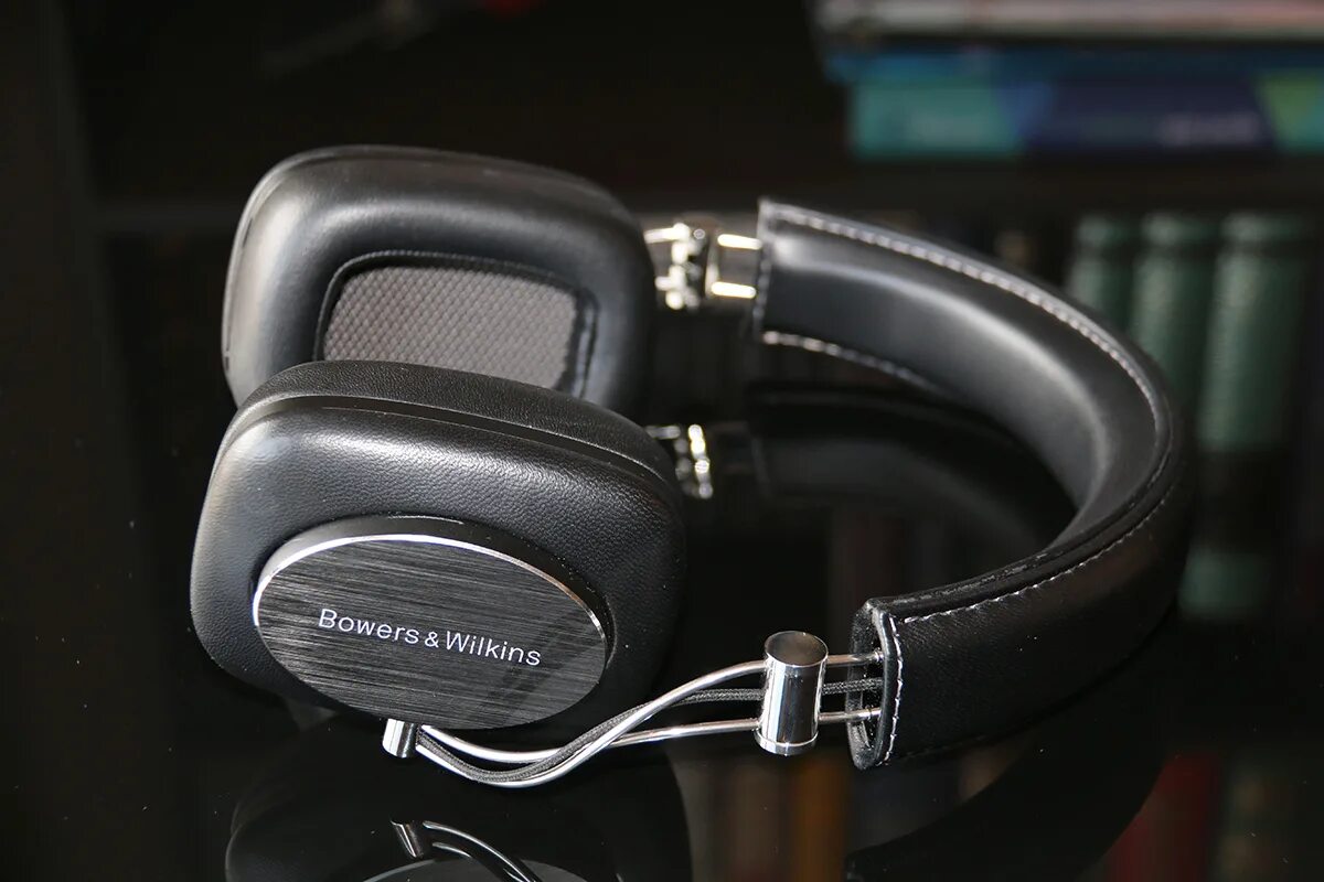 B w p 5. Bowers & Wilkins p7 Wireless. Наушники Bowers & Wilkins p7. Наушники Bowers Wilkins p7 Carbon Edition. Чехол Bowers Wilkins p7.