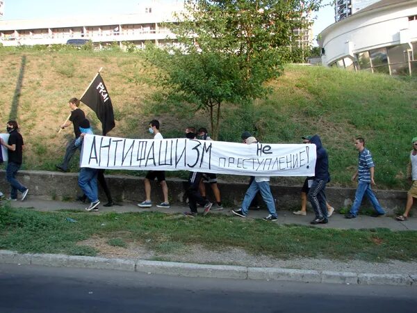 Антифашист сайт новости. Анархисты АНТИФАШИСТЫ. Лозунг антифашизма. АНТИФАШИСТЫ В России.