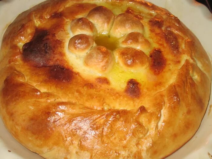 Бэлиш с курицей. Зур бэлиш. бэлеш украшение. зур бэлиш украсить красиво. украсить бялеш красиво.