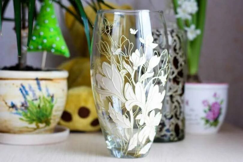 15 Creative Ideas to Recycle Plastic Bottles for Decorative Vases Pringles can, 