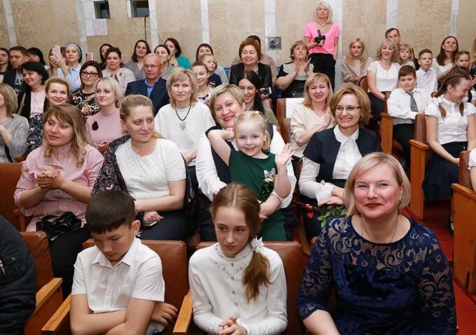 Губернская мужская гимназия красноярск. Форма церковной школы. Qr-код модель 2. Ореана оренбург. Мужская гимназия в красноярске 19 век.