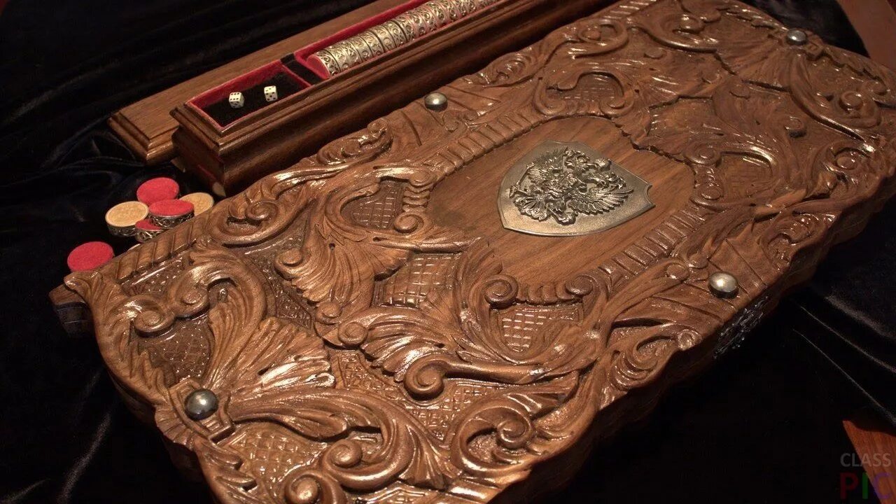 Самые дорогие нарды. Giglio asla нарды. Необычные нарды. Нарды дракон янтарь. Необычная мужская открытка.