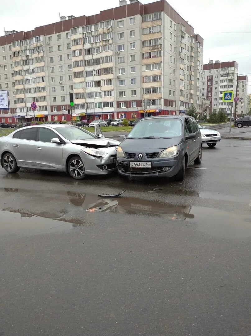 Чп 53 в великом новгороде сегодня. ДТП на Кочетова Великий Новгород. Кочетова 6 Великий Новгород.