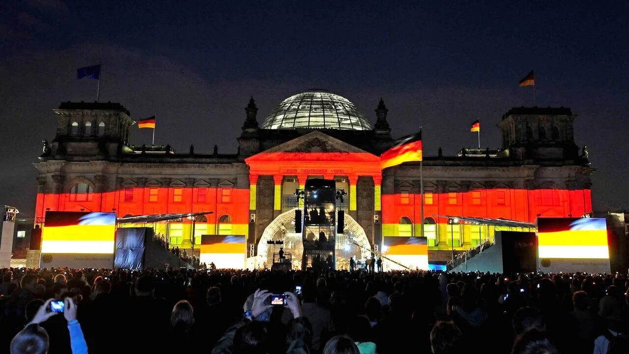 3 октября 1990. День объединения Германии 3 октября. Праздники в Германии день немецкого единства. Национальный праздник в Германии 3 октября. 3 Октября день немецкого единства.