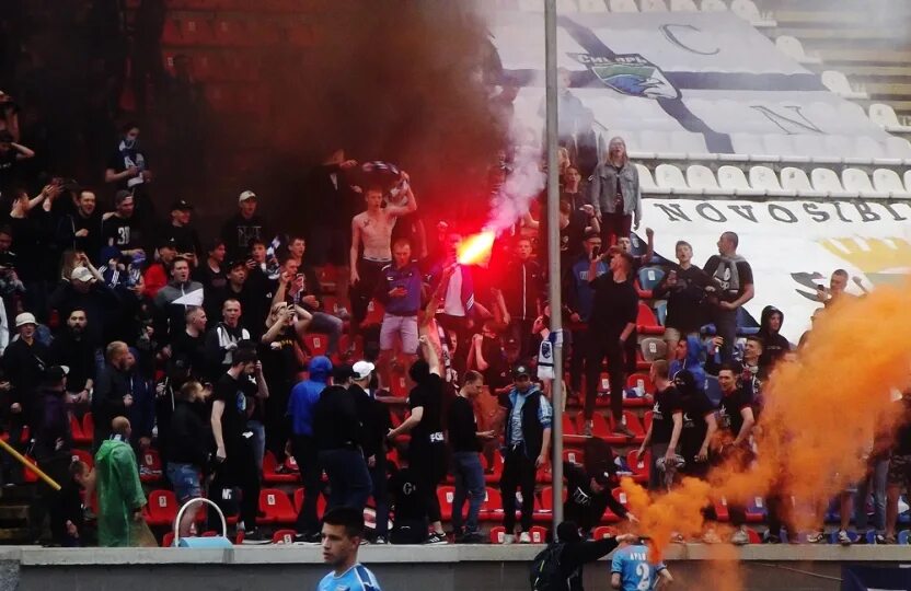 Против торпеды. Новосибирск ультрас. Сибирь Ultras. Ультрас Новосибирск 2012. Фанаты ФК Сибири 2009г.