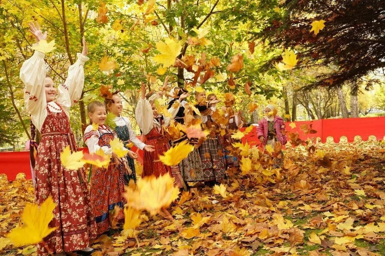 Встретить праздник осени. Осенины праздник урожая. Праздник осени. Осенний праздник для детей в доме культуры. Встретить праздник осени.