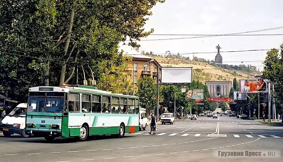 Ереван троллейбус. Ереван троллейбус PHOTOTRANS. Проспект Маштоца. Троллейбус 1 в Ереване.