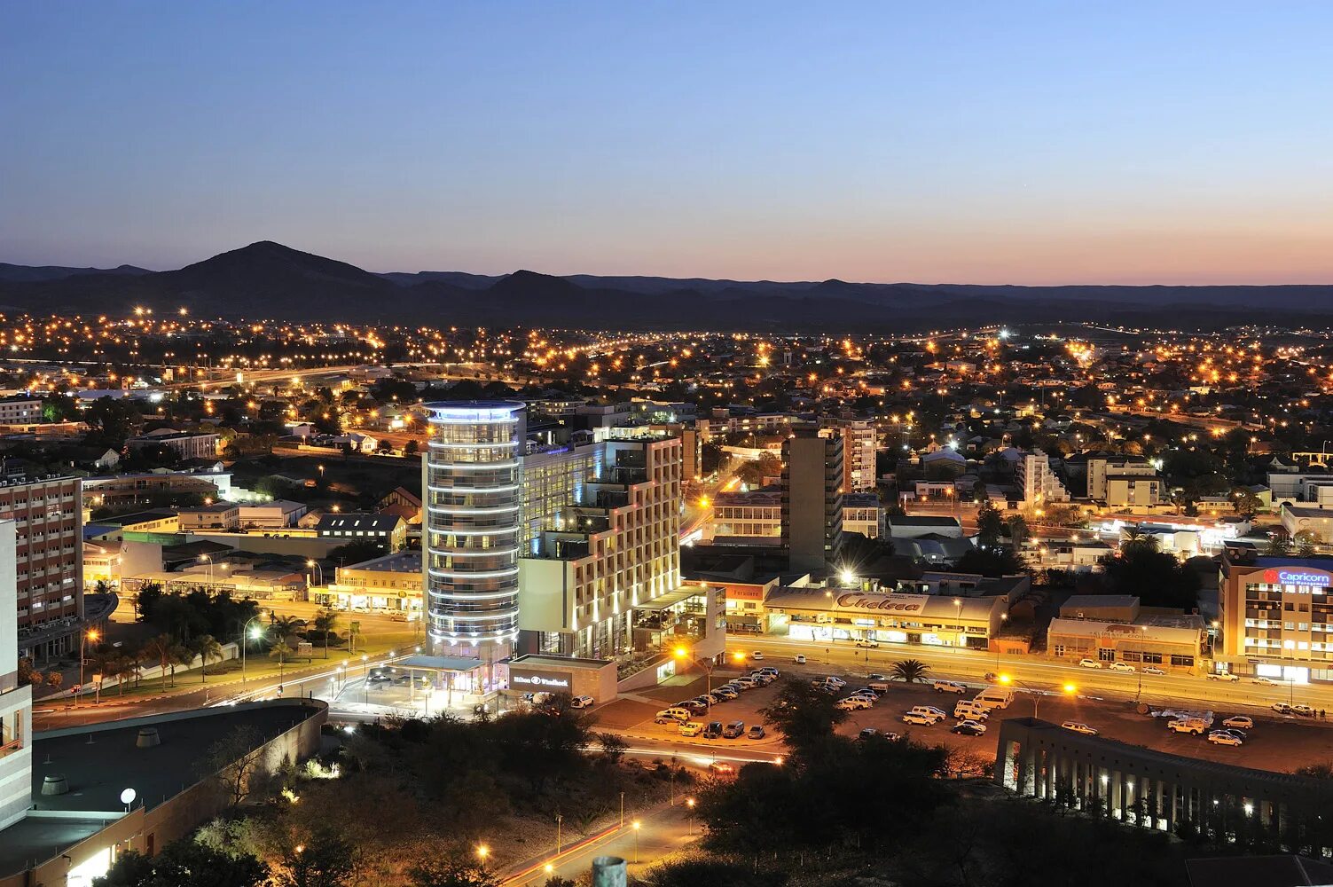 Виндхук. Windhoek Намибия. Виндхук достопримечательности. Намибия столица Виндхук фото. Африканская столица 7