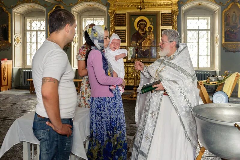софия муратовна налчаждиоглу крестины. крестины ребенка. крестить ребенка. крещение девочки фото. крестин алексей иванович рязань фото.