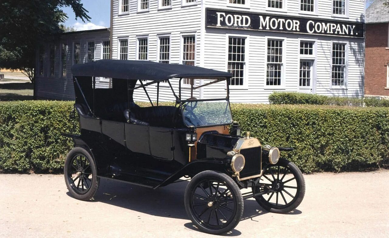 Первая компания автомобилей. Форд model t 1908. 1908—1927 Форд модель т.