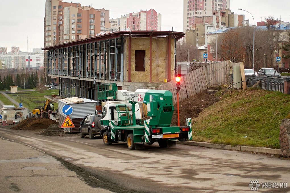 Улица притомская набережная кемерово. Притомская набережная Кемерово. Кафе на Притомской набережной Кемерово. Притомская набережная Кемерово новая. Набережная в Кемерово 2021.