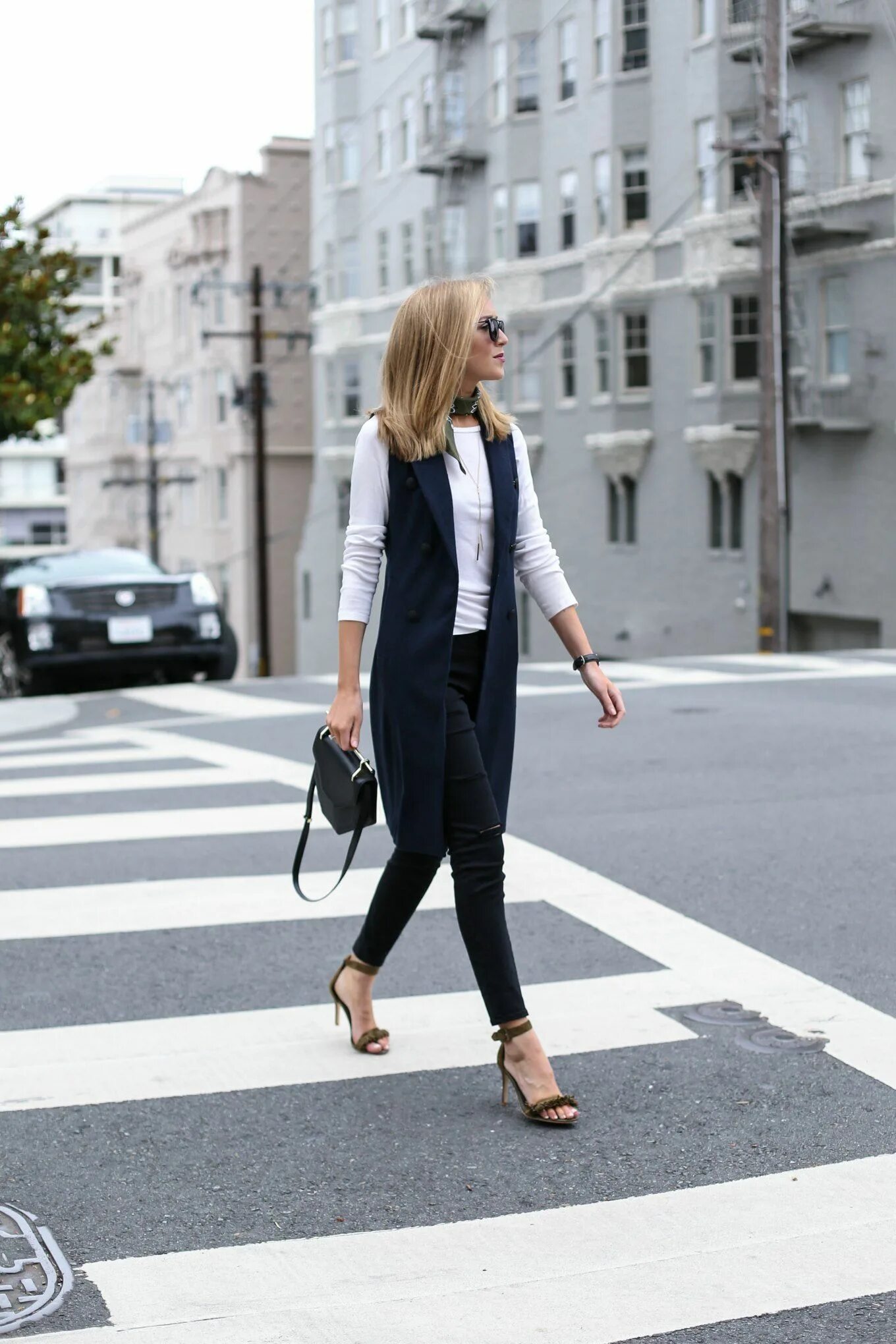 образы с длинной безрукавкой. лук с жилеткой. лук с пиджаком женские. стильный образ с жилеткой. женские образы с жилетом.