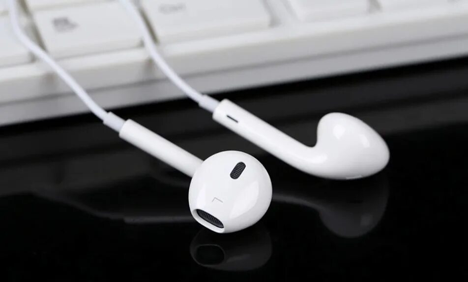 Наушники эпл лайтнинг. Наушники airpods pro 3. Наушники аирподс лайтнинг. Держатель для беспроводных наушников apple. Наушники apple 2022.