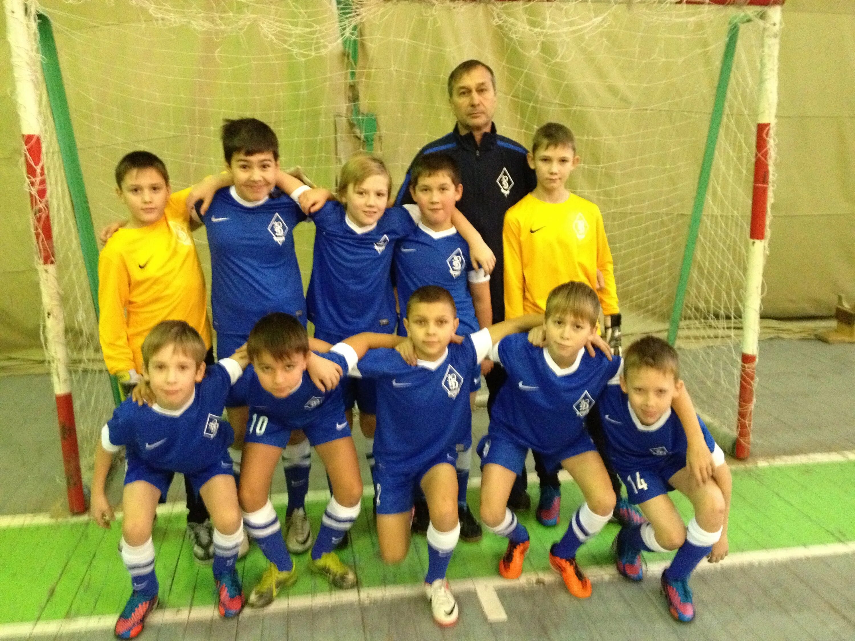 Футбольный костюм юный динамовец. Андрей карев электросталь индорхоккей. Юный динамовец иркутск 2004. Логотип юный динамовец. Динамо кострома.