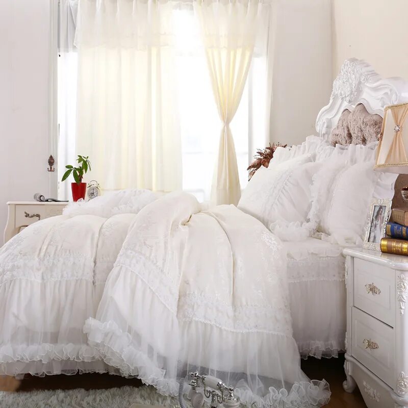 Невеста постель. Свадебное постельное белье. Красивое свадебное постельное белье. Постель для молодоженов. Комплект постельного белья для молодоженов.