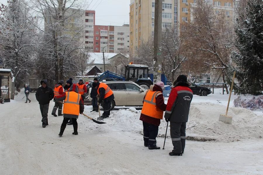 Сайты жкх уфы. Уборка снега в Уфе. ЖКХ Уфа. Уфа УЖХ Калининского района уборка снега во дворах. ЖКХ Башкортостан.