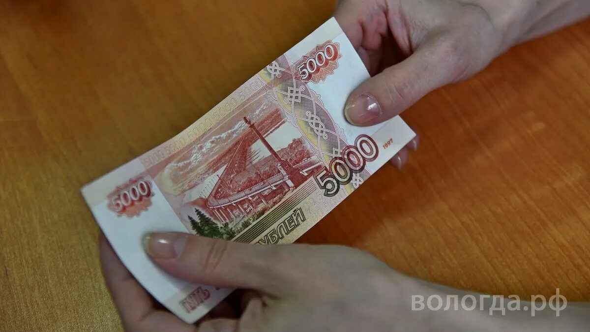 Фальшивые 5000 рублей. Фальшивые 5000. Фальшивая 5000 купюра. 5000 Рублей фальшивка.