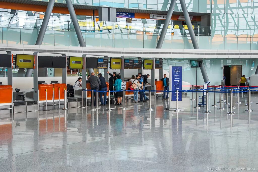 Международный аэропорт Звартноц. Армения аэропорт Международный аэропорт Звартноц. Аэропорт в Ереване Звартноц 2021. Звартноц аэропорт новый терминал.