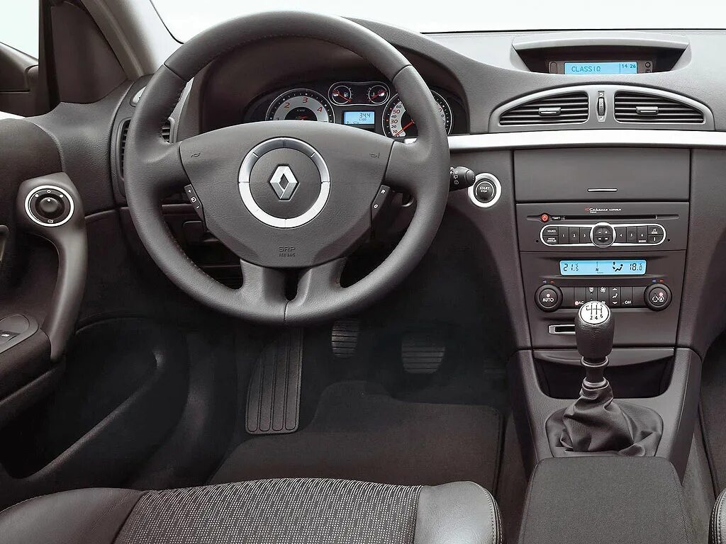 Рено лагуна 2 установка. Рено лагуна 2 салон. renault laguna 2005 салон. renault laguna 2 interior. рено лагуна 2007 салон.