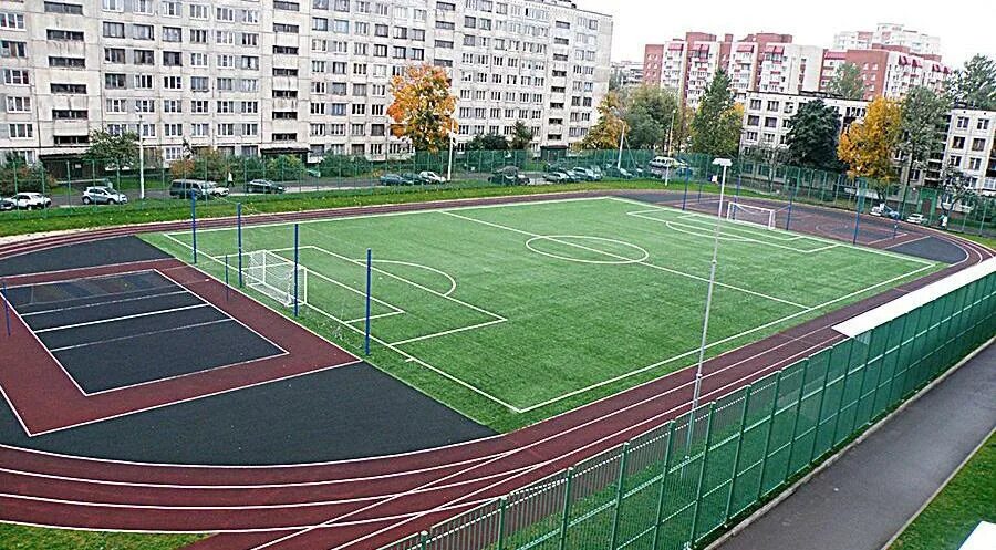 Стадион школы Протон в Москве. Стадион 61 школы. Стадион Юность Медведково. Смоленск стадион 5 ШК.