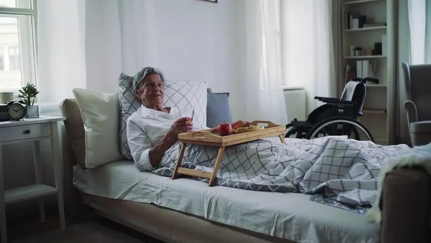 Больной пансионат oldness ru. Обустройство комнаты для лежачего больного. Комната для двух пожилых людей лежачих.