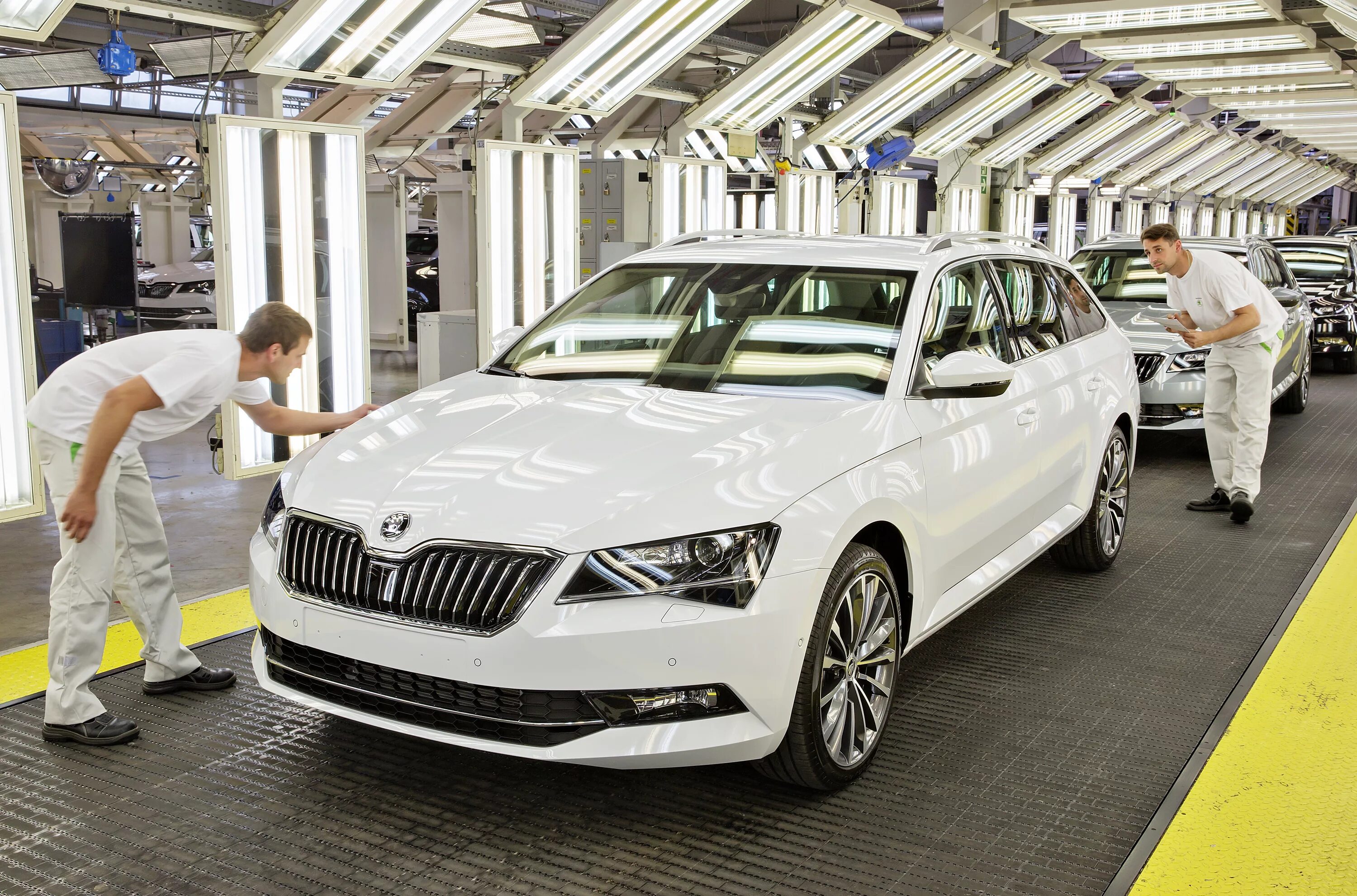 Суперб универсал концерн. Чешский завод Шкода. Skoda Чехия компания.