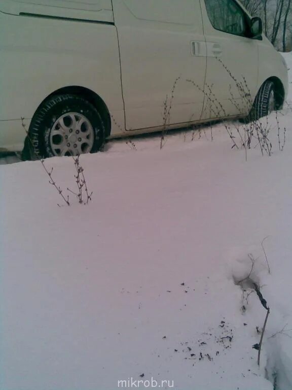 Въехал в сугроб. Сел на брюхо в снегу. Машина села на брюхо в снегу. Сел на брюхо в снегу на машине. Машина села на брюхо.