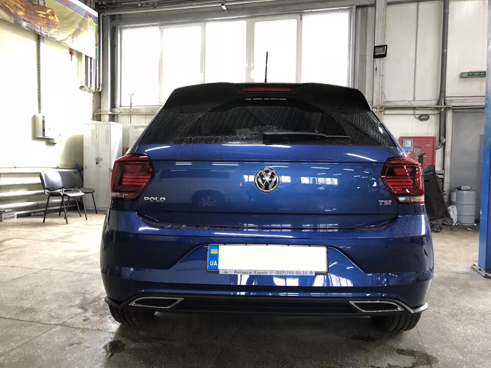 Нижний диффузор. Выхлоп на фольксваген поло лифтбек. диффузор на volkswagen polo liftback.