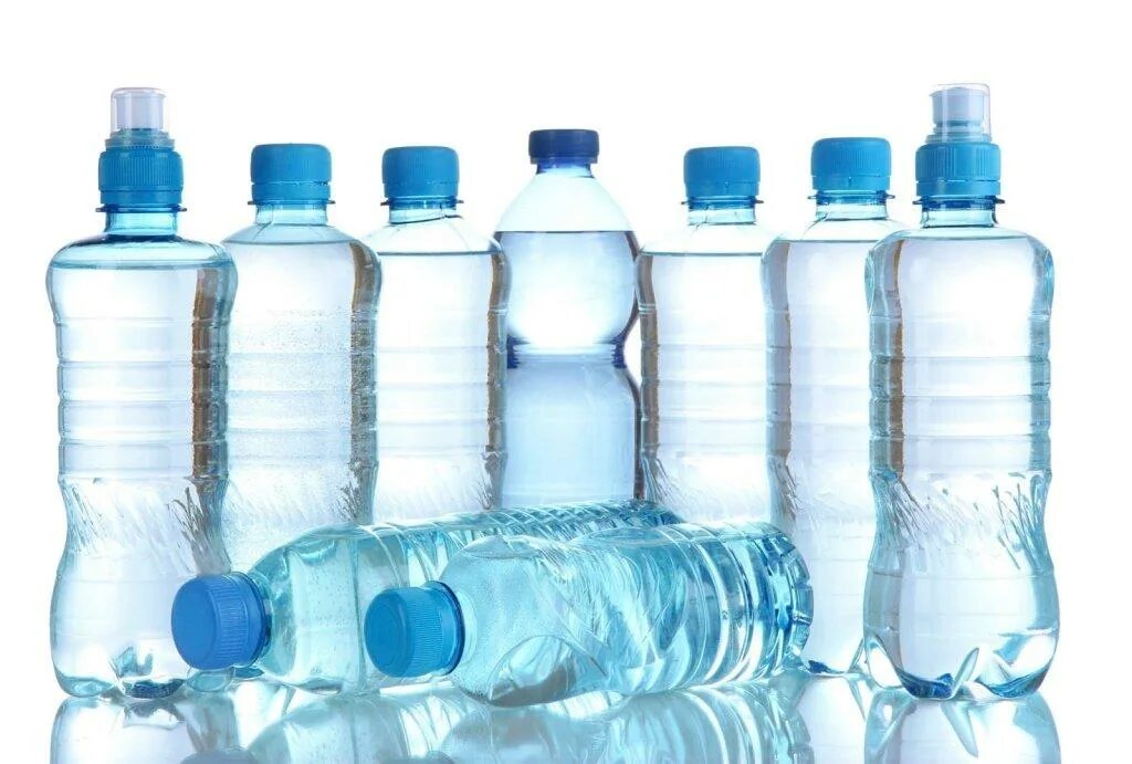 Продажа воды в бутылках. Бутилированная вода. Бутылка для воды. Вода питьевая бутилированная. Бутилированная минеральная вода.