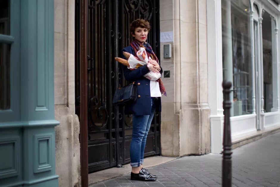 Жизнь французов. Парижский стиль в одежде. Французские женщины на улицах. Французская мода. Фотосессия во французском стиле.