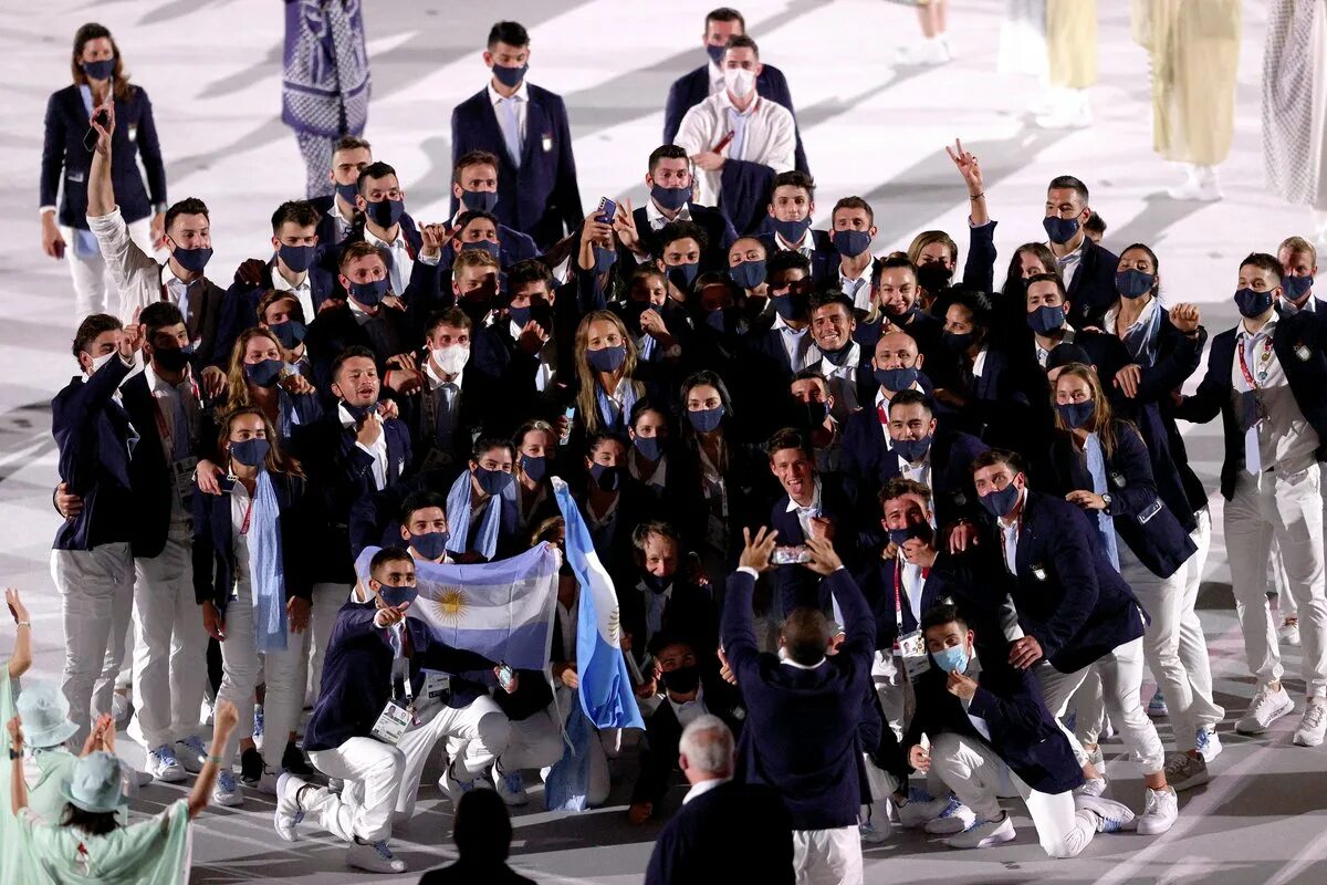 40 спортсменов 6 из аргентины. Открытие олимпиады 2014 Аргентина.