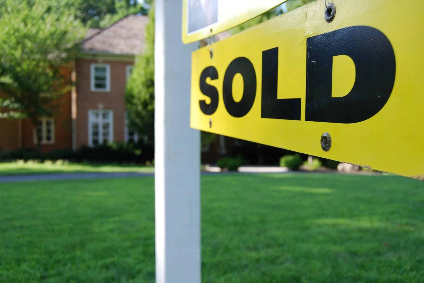 Sold House. Sell House sign. Sold in. House is closed. Sold homes