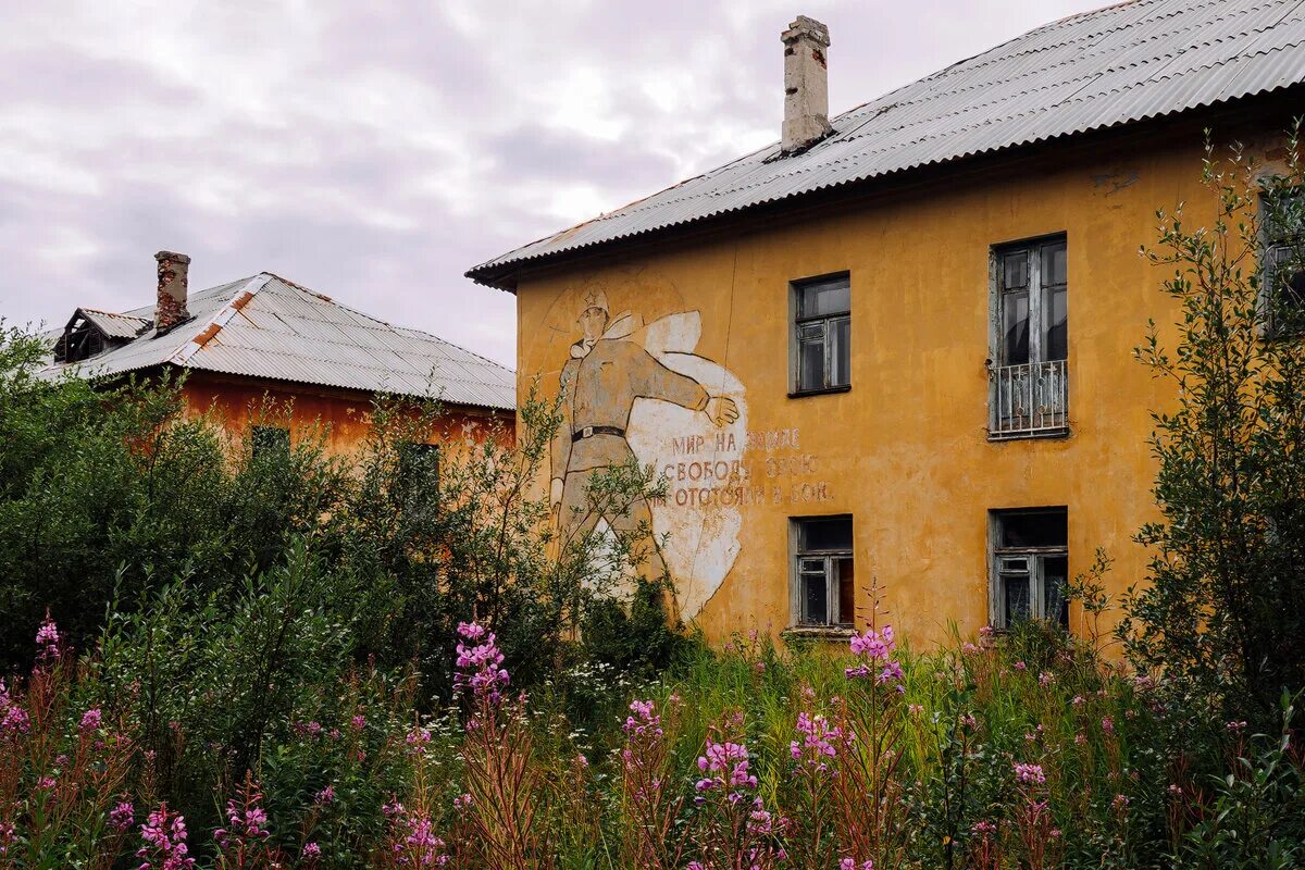 Колымский поселок яркий. Как выглядит поселок. Корсаков сахалинская область. Корзуново воронцов. Эльга на острове сахалин.