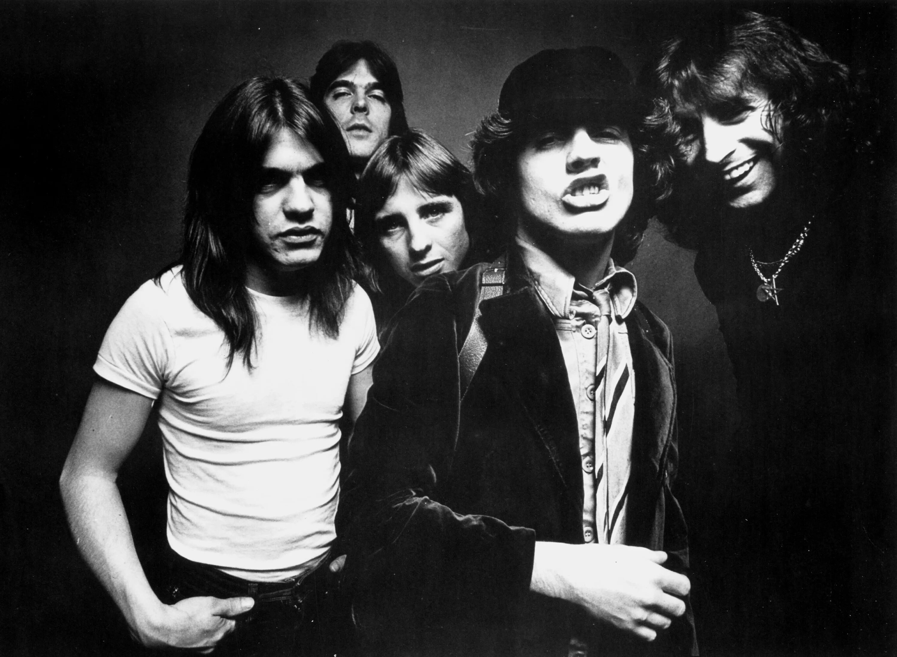 Ac dc hell. Группа ac/dc 1979. ac/dc – highway to hell. обложки альбомов группы ас дс. ас dc highway to hell.