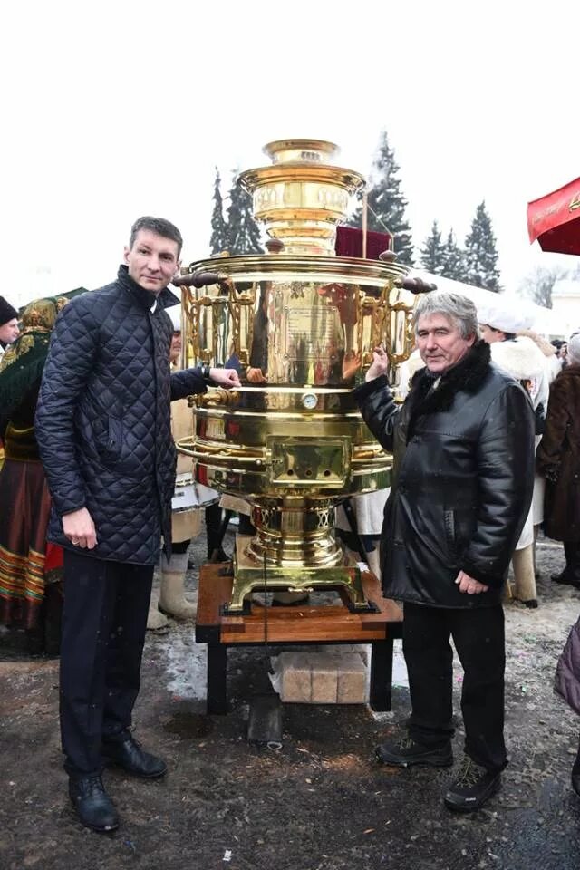 Большой самовар. Огромный самовар. Самый большой самовар в России. Самовар большой для праздников. Самовар ярославль