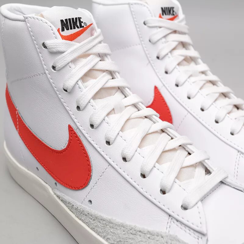 Найк блейзер МИД 77. Nike Blazer Mid 77 Vintage. Nike Blazer Mid 77 белые. Nike Blazer Mid 77 Vintage белые.