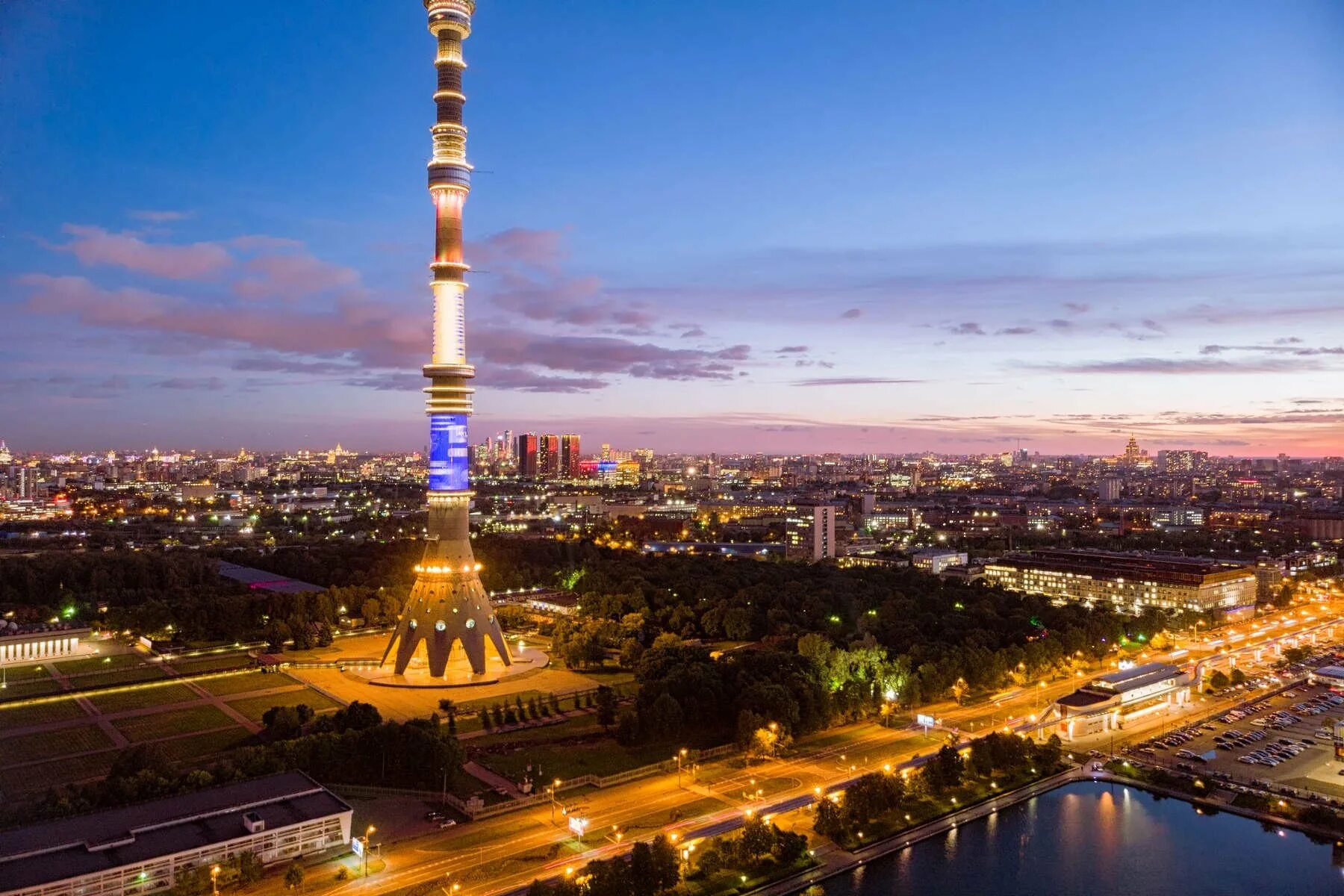 День останкино. Останкинская телебашня Москва. Телевизионная башня Останкино. Останкинская башня 2022. Башня Останкинская в Москве телебашни.